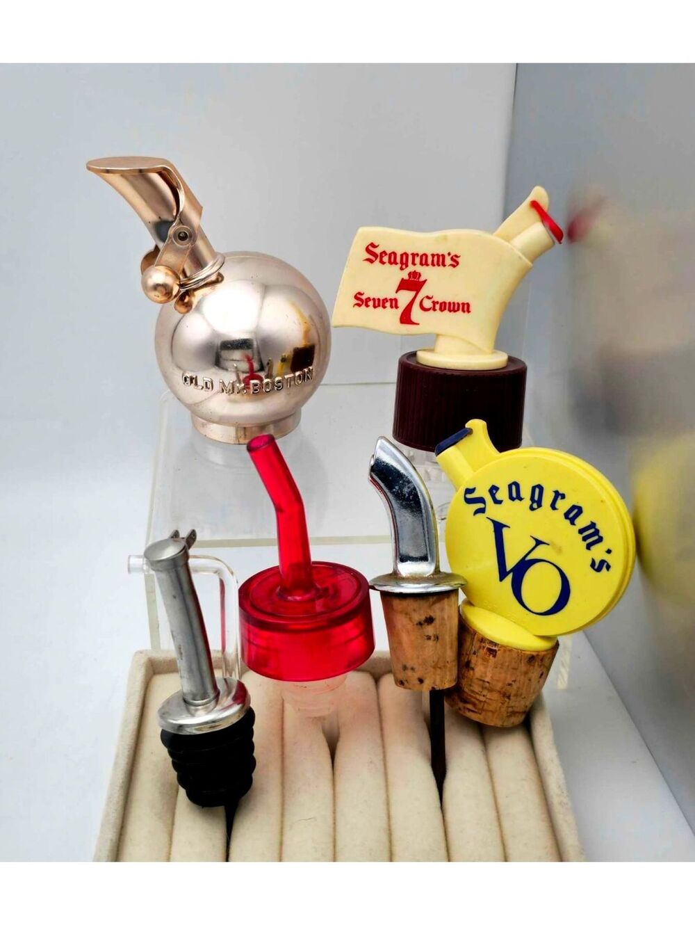 Lot Of Vintage Barware Pour Spots And Bottle Stoppers 6 Pieces